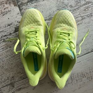 Hoka Clifton 9 women’s shoes size 8.5